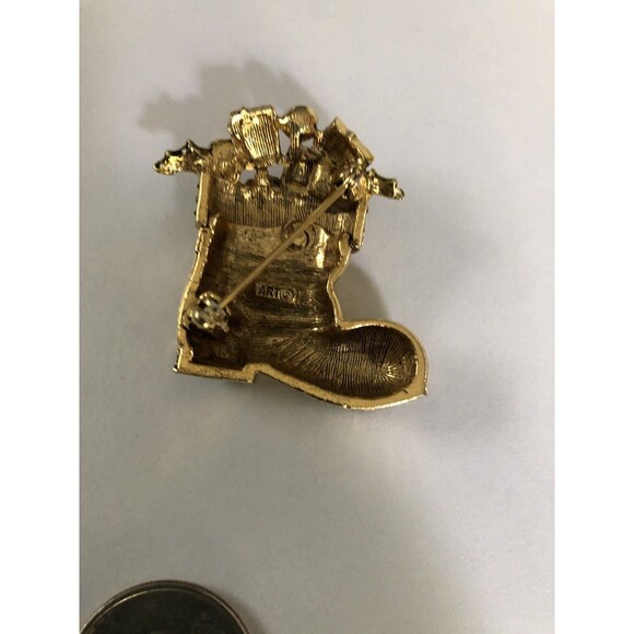VTG MIDCENTURY SIGNED "ART" SANTA  BOOT WITH PRESENTS GOLD TONE PIN OR BROOCH - Picture 4 of 6